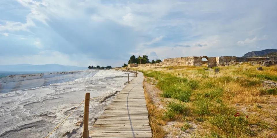Noclegi nad Bałtykiem bez stresu: 10 najlepszych dzielnic w pobliżu plaży — od Kołobrzegu po Gdańsk, z poradami cenowymi i dojazdem